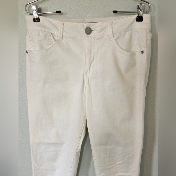 Wit & Wisdom White Skinnies Size 8 - Picture 3 of 5
